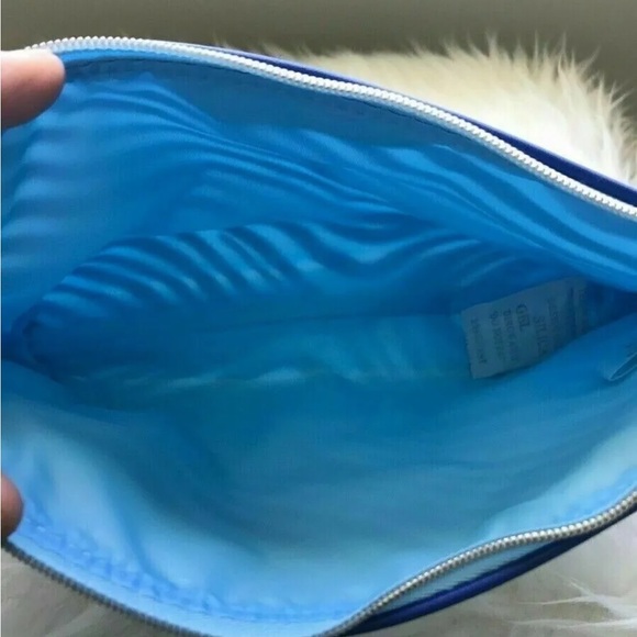 Estée Lauder | Blue Zebra Print Canvas Cosmetic Bag with 6 Piece Travel Set - Picture 4 of 5